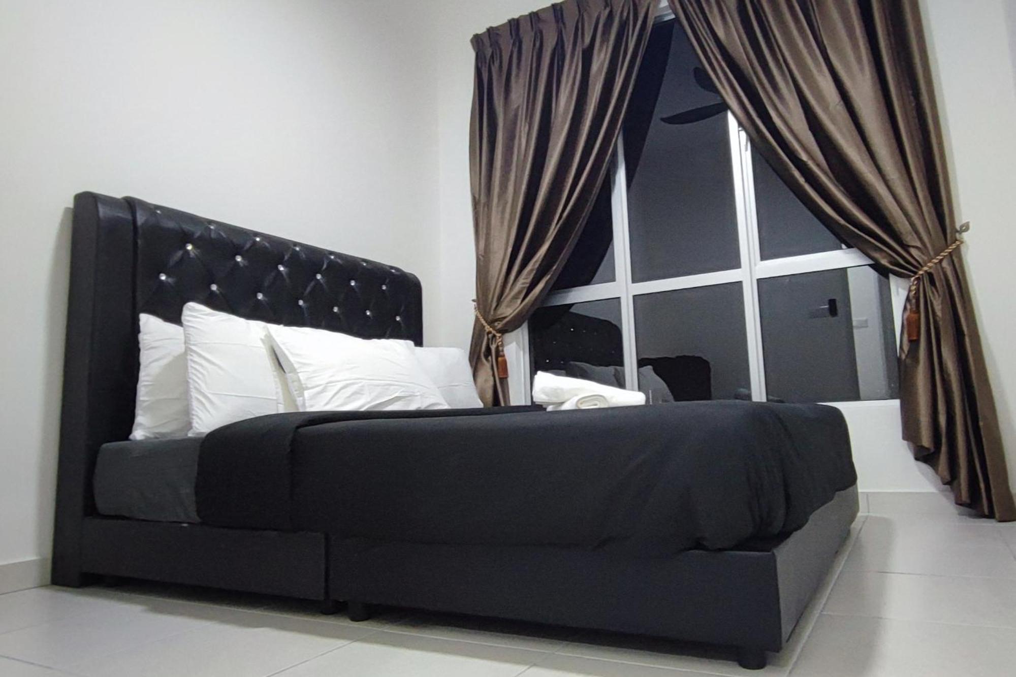 Cloud Deck At Pixel Sentral By Hck *