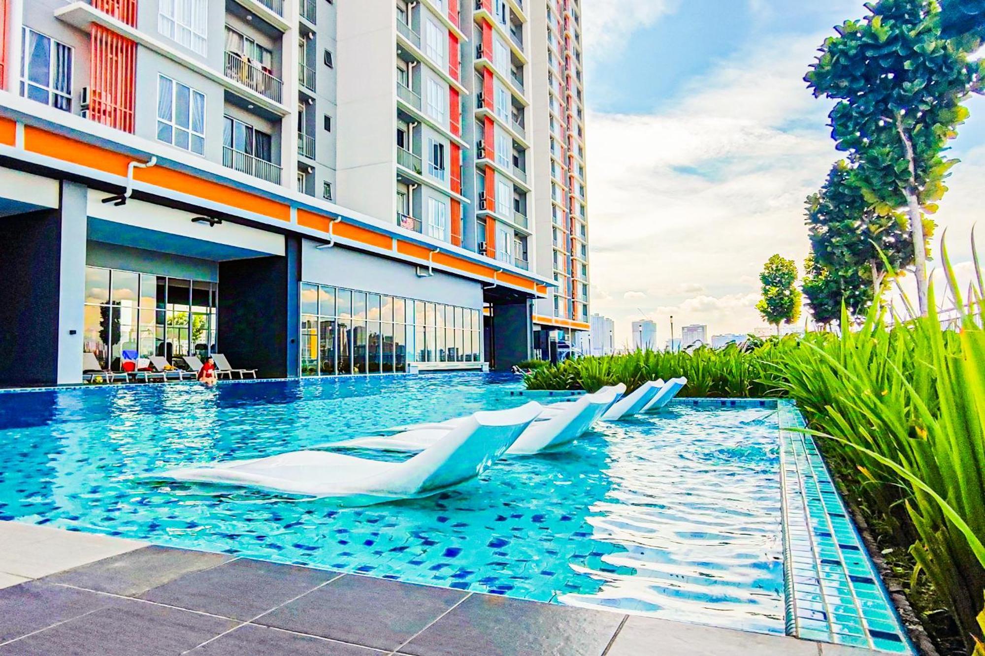 Cloud Deck At Pixel Sentral By Hck Pangsapuri *