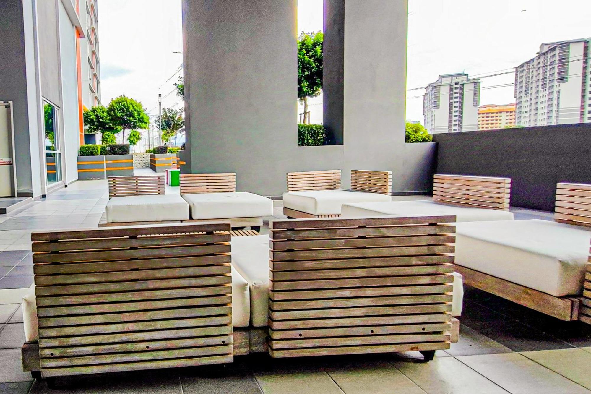 Cloud Deck At Pixel Sentral By Hck *