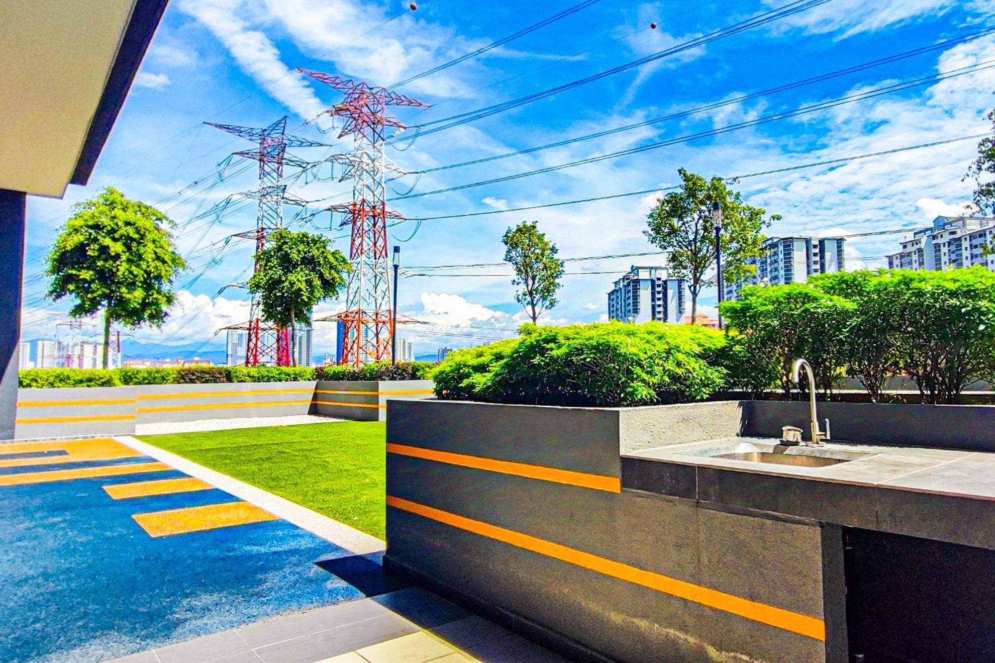 Cloud Deck At Pixel Sentral By Hck Pangsapuri *